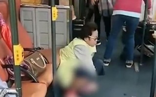 美女拉粑粑组词总