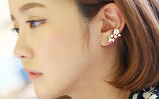 女生左耳戴耳钉是LES吗