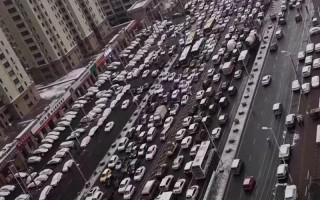 出城大片上演!多地道路拥堵