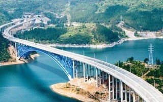 横贯江面的贯是什么意思