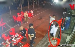 河北唐山烧烤店打人