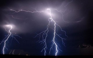 雷打雪预示大事件