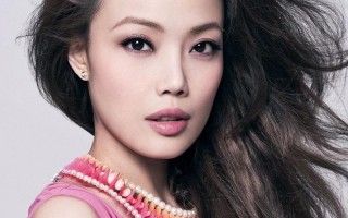 容祖儿如何夹断春卷