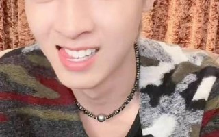 秦霄贤微博公布恋情