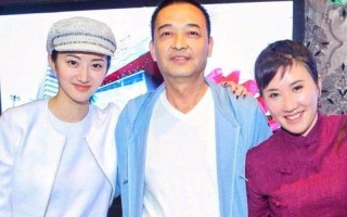 景甜与父亲现身医院