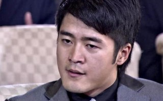 被两个领导夹在中间