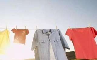 放在阴凉处慢慢晾干的衣服