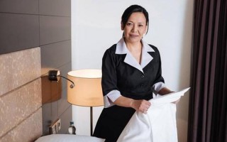 春归酒店的女服务员