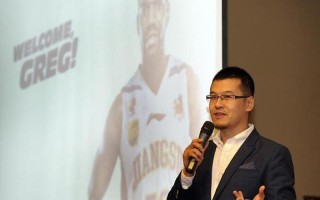 中国男篮领队张隆