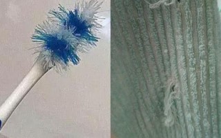 将电动牙刷放在小洞里