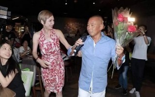 周润发前妻余安安宣布当外婆