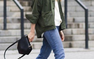 军绿色配什么颜色