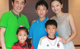 张艺谋有几个老婆,有几个孩子啊?张艺谋有几个孩子,有几个亲生的?