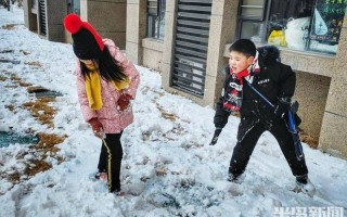 居民堆雪人致敬医护