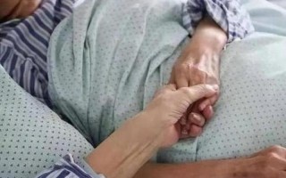 老人四个举动离去世不远了