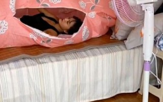 晚上如何在被子里玩自己