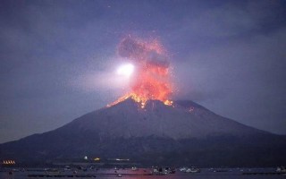 日本海山喷发