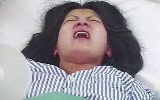 女人生孩子打一成语