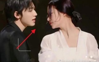 关晓彤和宋亚轩接吻