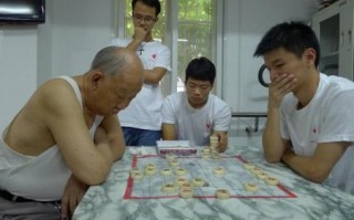 自己如何才能和电脑下象棋?跟电脑下象棋好还是和人下象棋好?