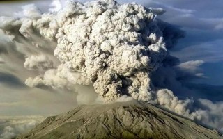 2023富士山刚刚喷发了