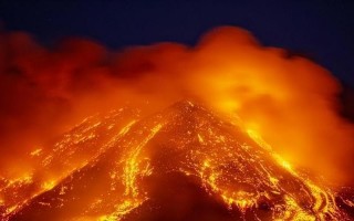 日本富士山爆发时间