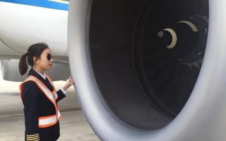 MU5735机组人员照片