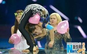 2012吉尼斯中国之夜颁奖那个女的是谁(吉尼斯中国之夜今年还有吗?)