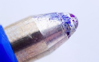 圆珠笔尖的球珠是受什么启发