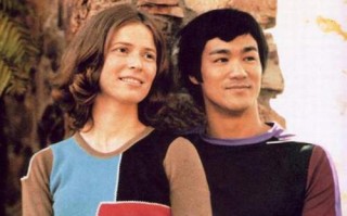 李小龙电影《死亡游戏》内容?哪儿有李小龙电影《死亡游戏》国语版的?