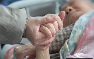 注意千万别摸去世亲人的身体