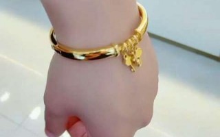 左手戴金右手戴银有什么说法