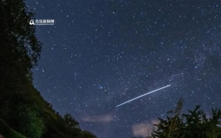 40秒回顾英仙座流星雨划过天际