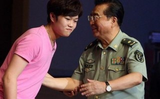 李双江儿子李贺近况(李双江的儿子李贺在哪个单位工作?)