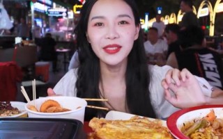 三个嘴都吃满了还塞满了