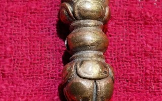 金刚杵大战肉莲花是什么意思